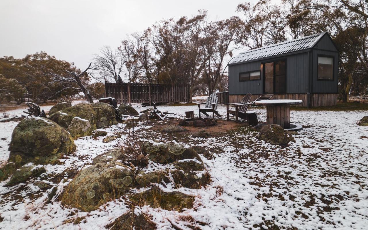 Big Yard Escapes - Two Off-Grid Tiny Houses On The Mowamba River Джиндабайн Екстериор снимка