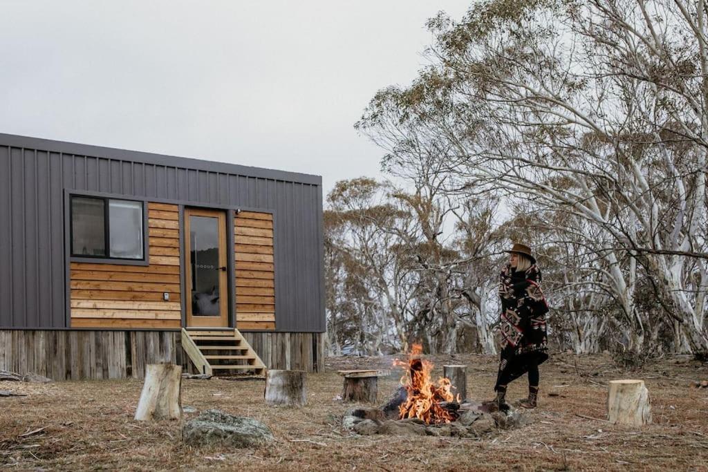 Big Yard Escapes - Two Off-Grid Tiny Houses On The Mowamba River Джиндабайн Екстериор снимка