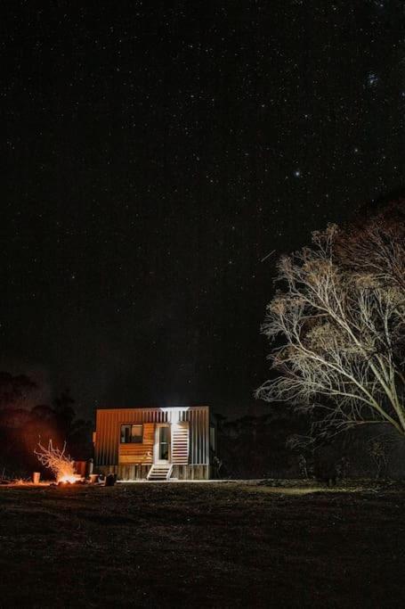 Big Yard Escapes - Two Off-Grid Tiny Houses On The Mowamba River Джиндабайн Екстериор снимка