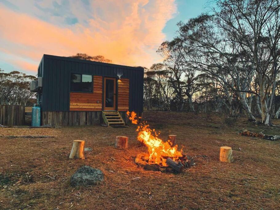 Big Yard Escapes - Two Off-Grid Tiny Houses On The Mowamba River Джиндабайн Екстериор снимка