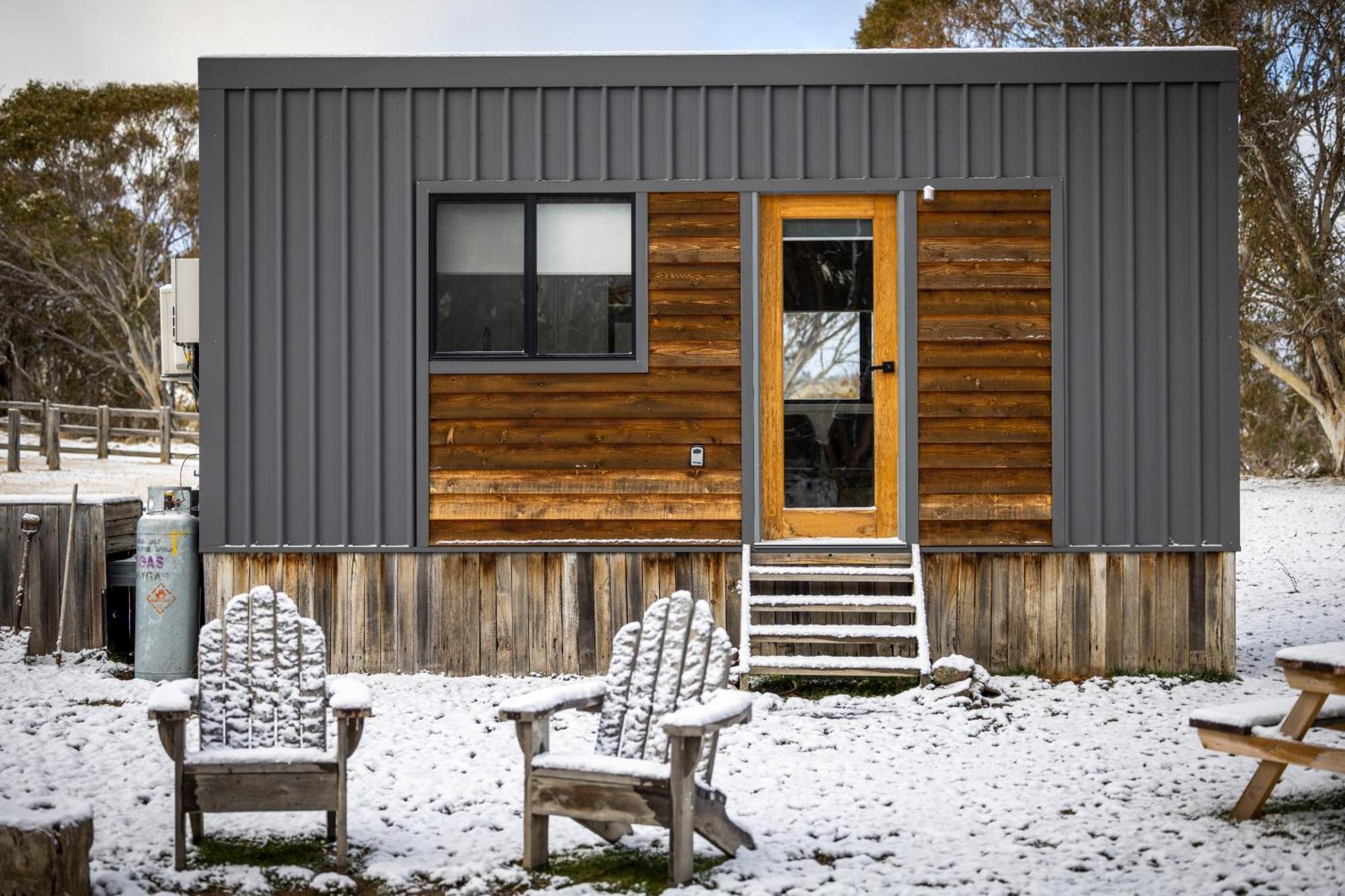 Big Yard Escapes - Two Off-Grid Tiny Houses On The Mowamba River Джиндабайн Екстериор снимка