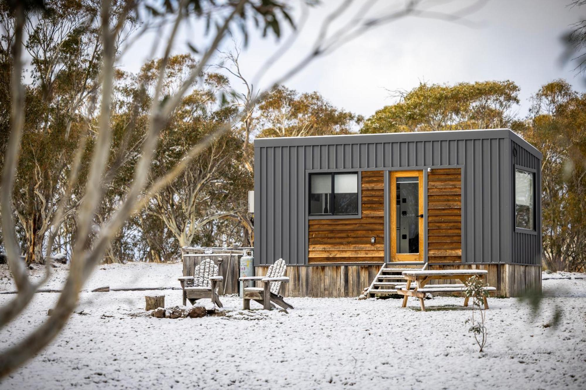 Big Yard Escapes - Two Off-Grid Tiny Houses On The Mowamba River Джиндабайн Екстериор снимка