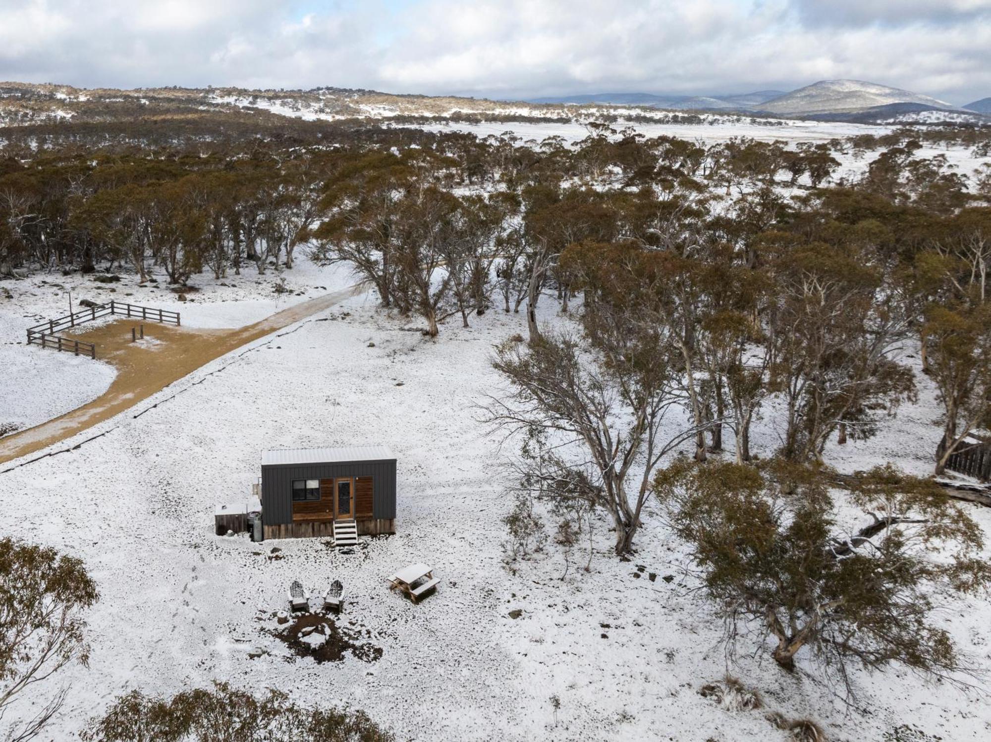 Big Yard Escapes - Two Off-Grid Tiny Houses On The Mowamba River Джиндабайн Екстериор снимка
