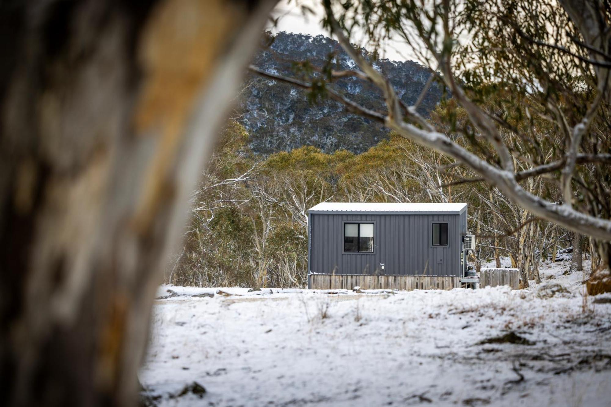 Big Yard Escapes - Two Off-Grid Tiny Houses On The Mowamba River Джиндабайн Екстериор снимка